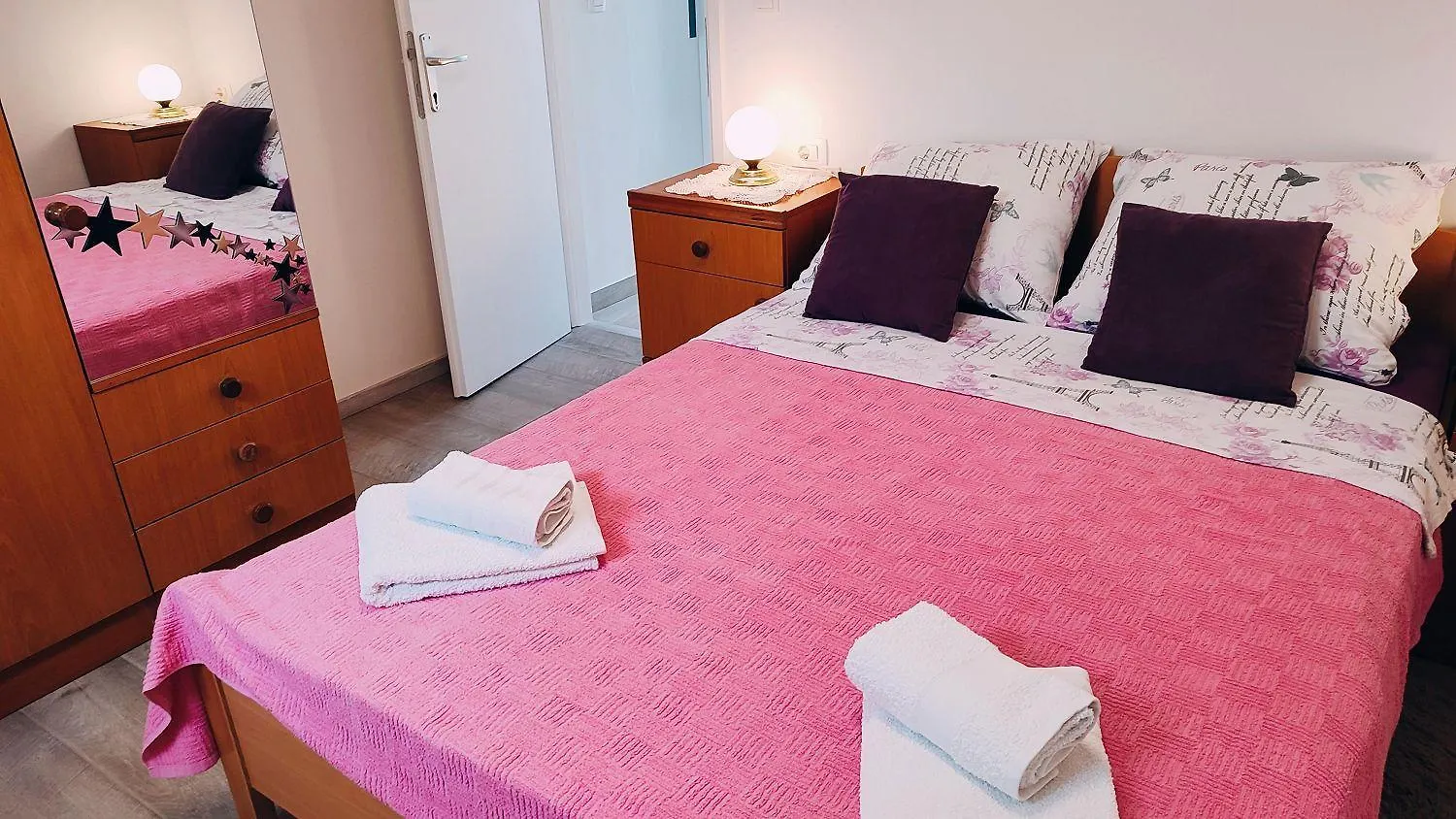 Charmantes Apartment Nur 700 Meter Zum Strand Mit Terrasse Und Balkon Rovinj