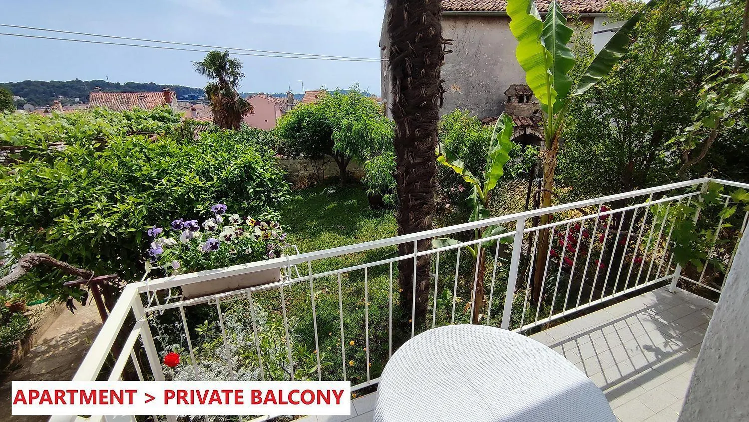 Charmantes Apartment Nur 700 Meter Zum Strand Mit Terrasse Und Balkon Rovinj 0*,