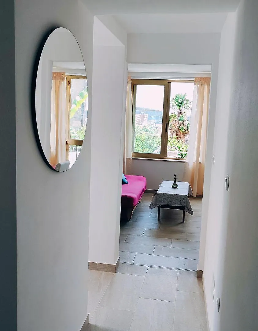 Charmantes Apartment Nur 700 Meter Zum Strand Mit Terrasse Und Balkon Rovinj