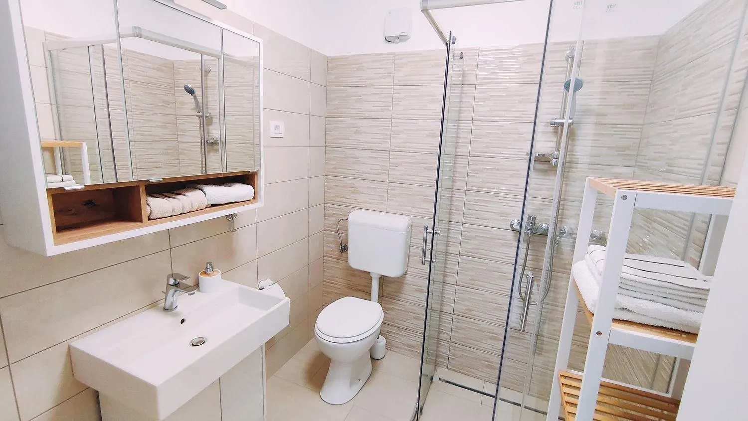 Charmantes Apartment Nur 700 Meter Zum Strand Mit Terrasse Und Balkon Rovinj